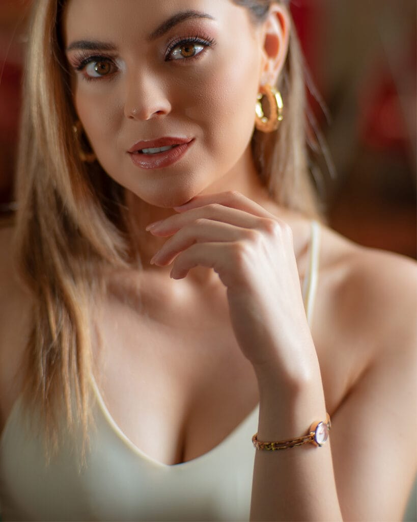 Ganadora de Miss Universe Huila posó con un hermoso reloj Loix